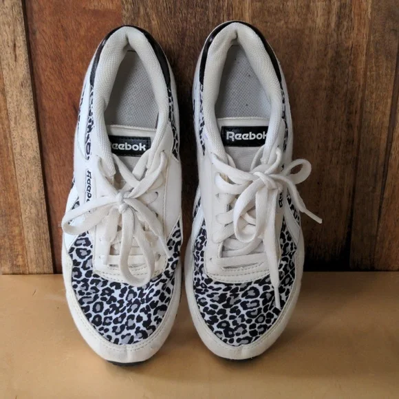 Reebok 7.5 shoe - Picture 2 of 8